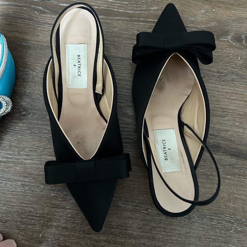 Beatrice Valenzuela Black Pointed Heels